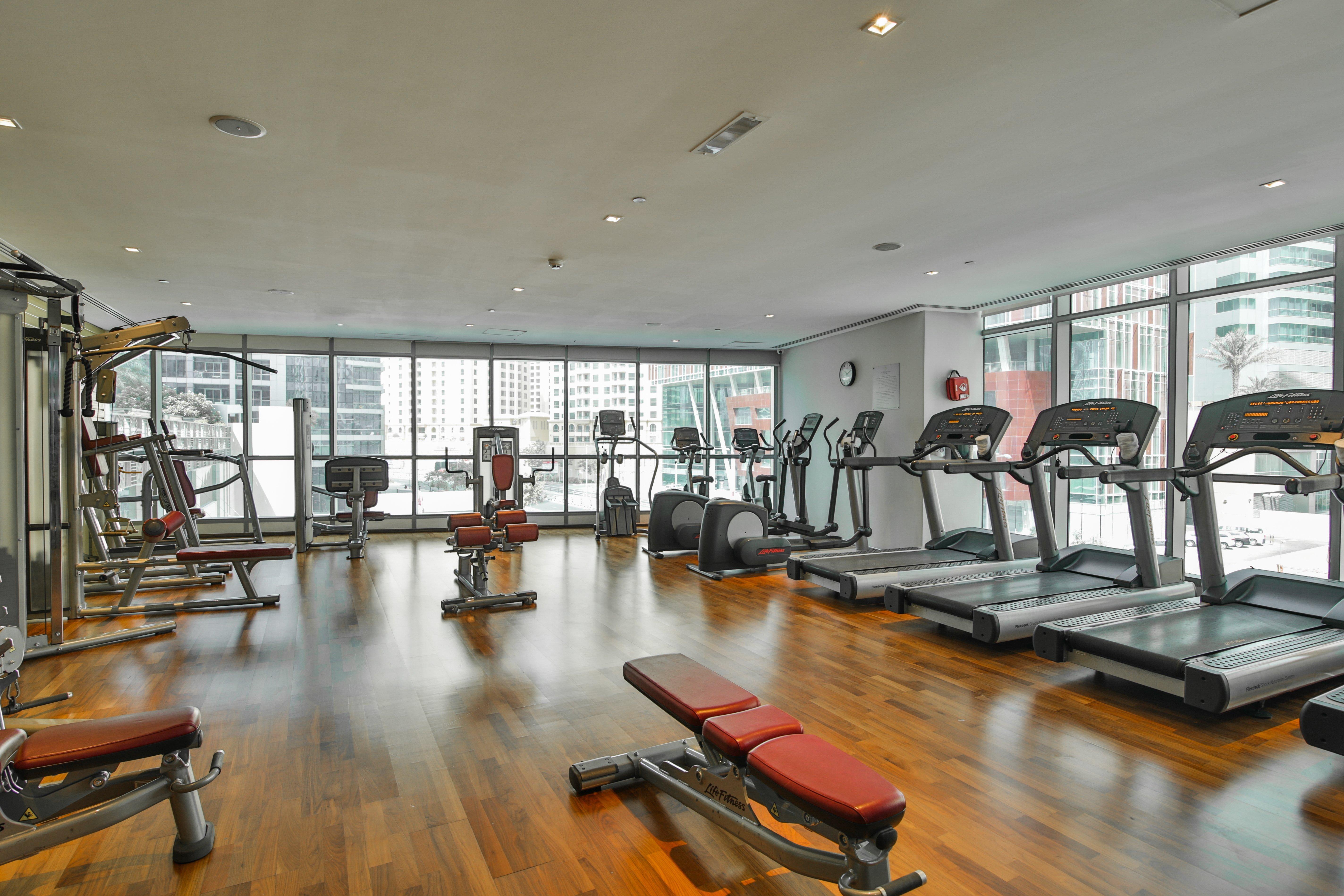 فندق انتركونتيننتال دبي مارينا المظهر الخارجي الصورة A gym at a hotel