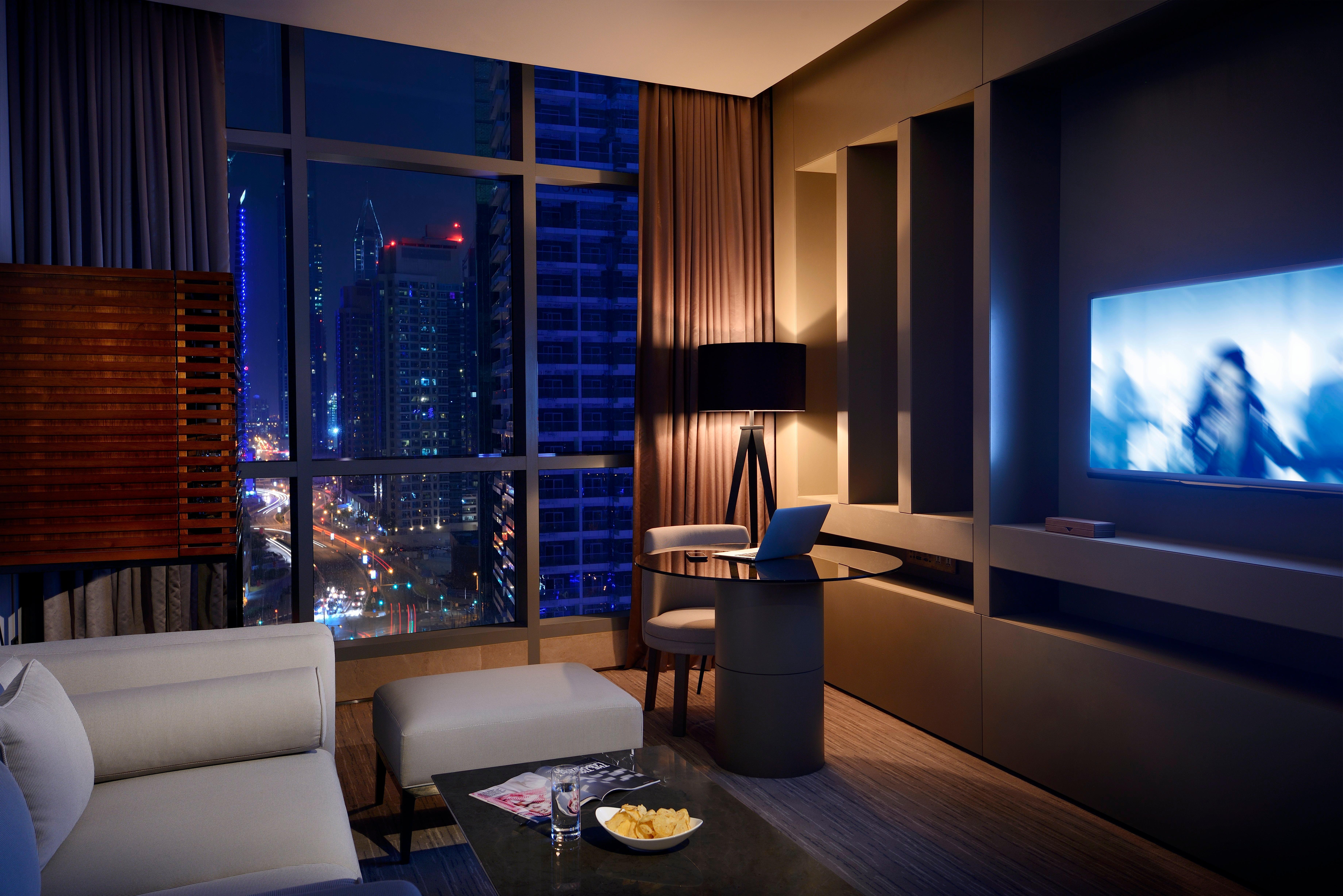 فندق انتركونتيننتال دبي مارينا المظهر الخارجي الصورة A living room at the Ritz-Carlton, Dubai