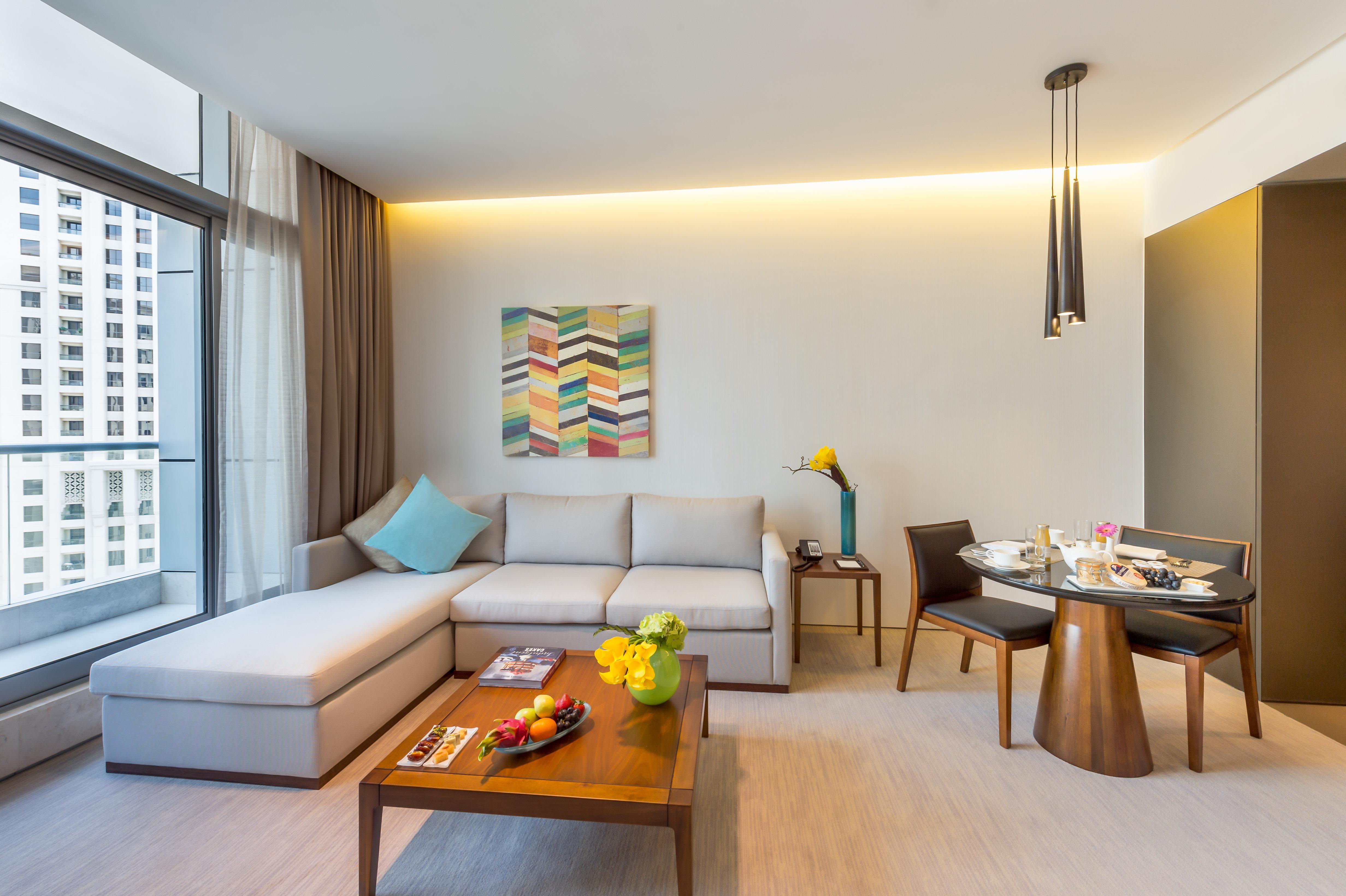 فندق انتركونتيننتال دبي مارينا المظهر الخارجي الصورة A living room at the hotel