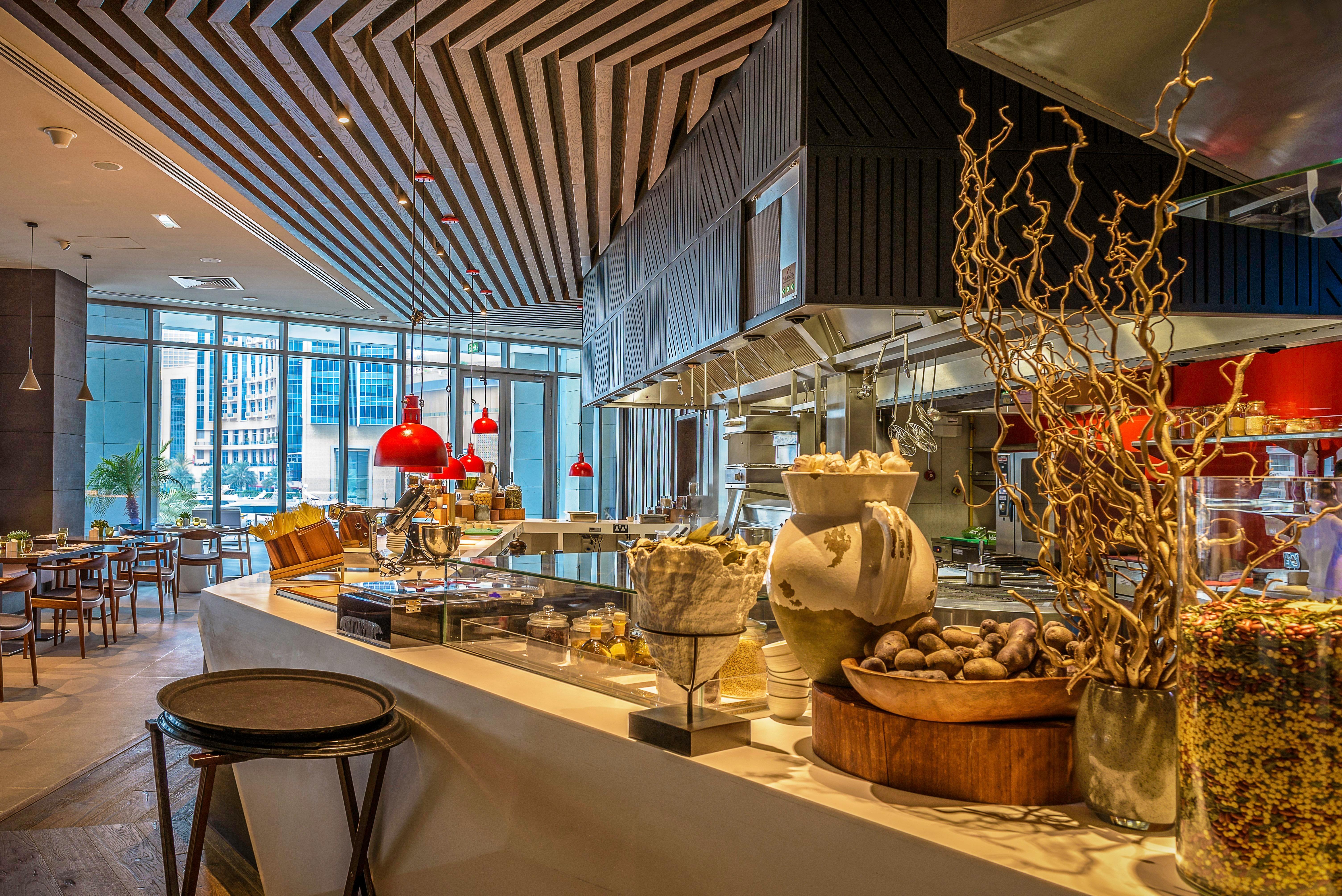 فندق انتركونتيننتال دبي مارينا المظهر الخارجي الصورة The buffet at the hotel
