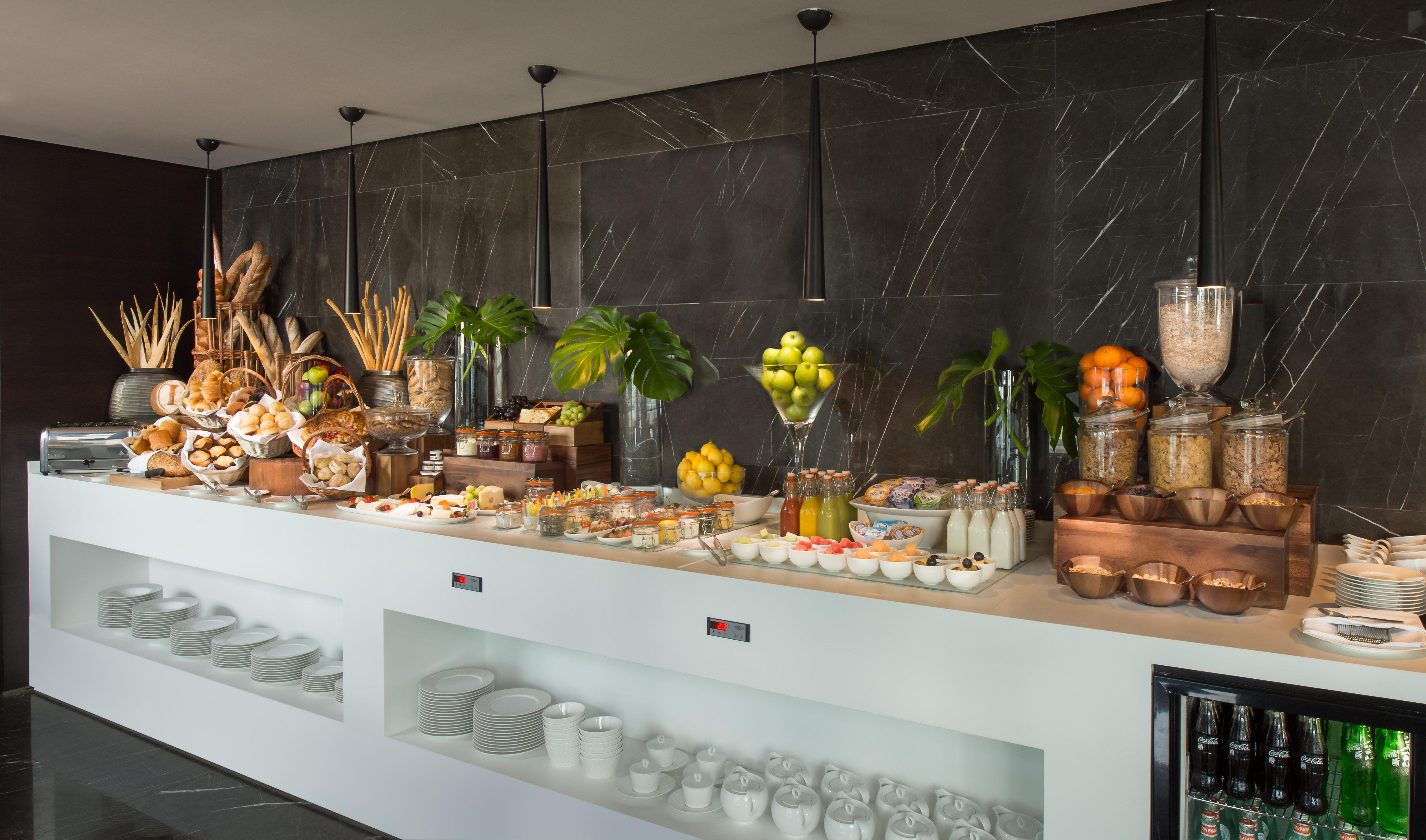 فندق انتركونتيننتال دبي مارينا المظهر الخارجي الصورة A buffet at a hotel