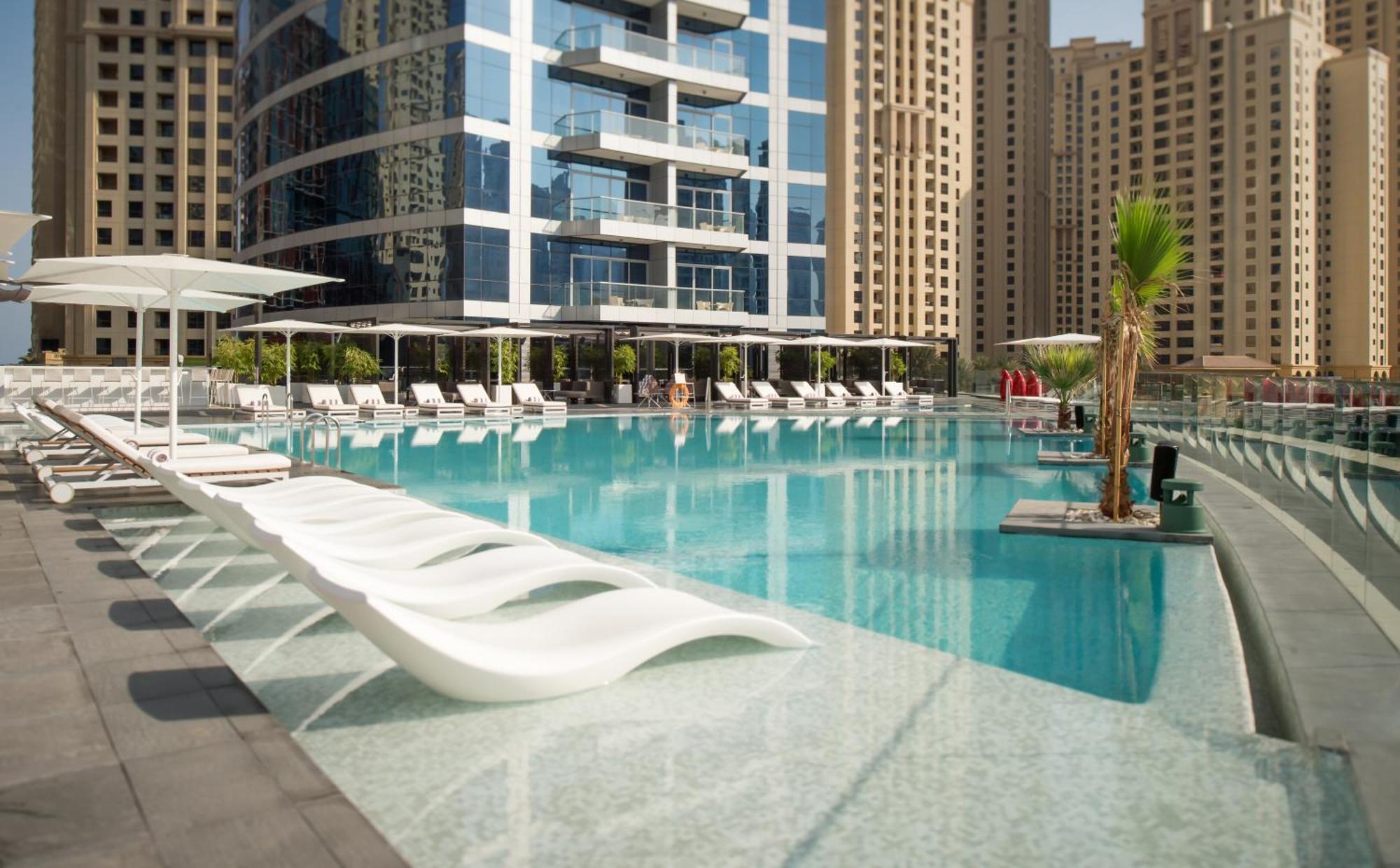 فندق انتركونتيننتال دبي مارينا المظهر الخارجي الصورة The swimming pool at the Address